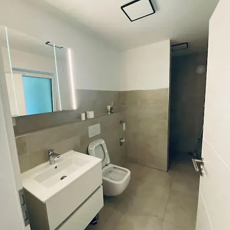 Doreyhome P5 - Zentrale Fuer 5 Pers Nahe Der Altstadt - Parkplatz - Wlan דירה